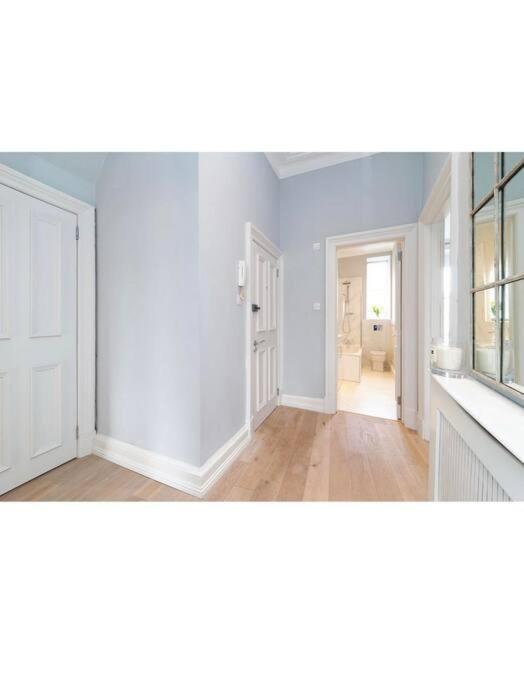 Flat Overlooking Botanic Gardens