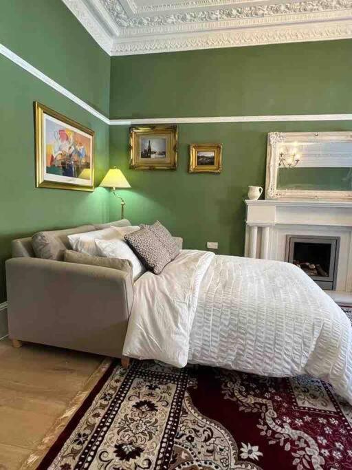 Luxury Victorian Spacious Flat