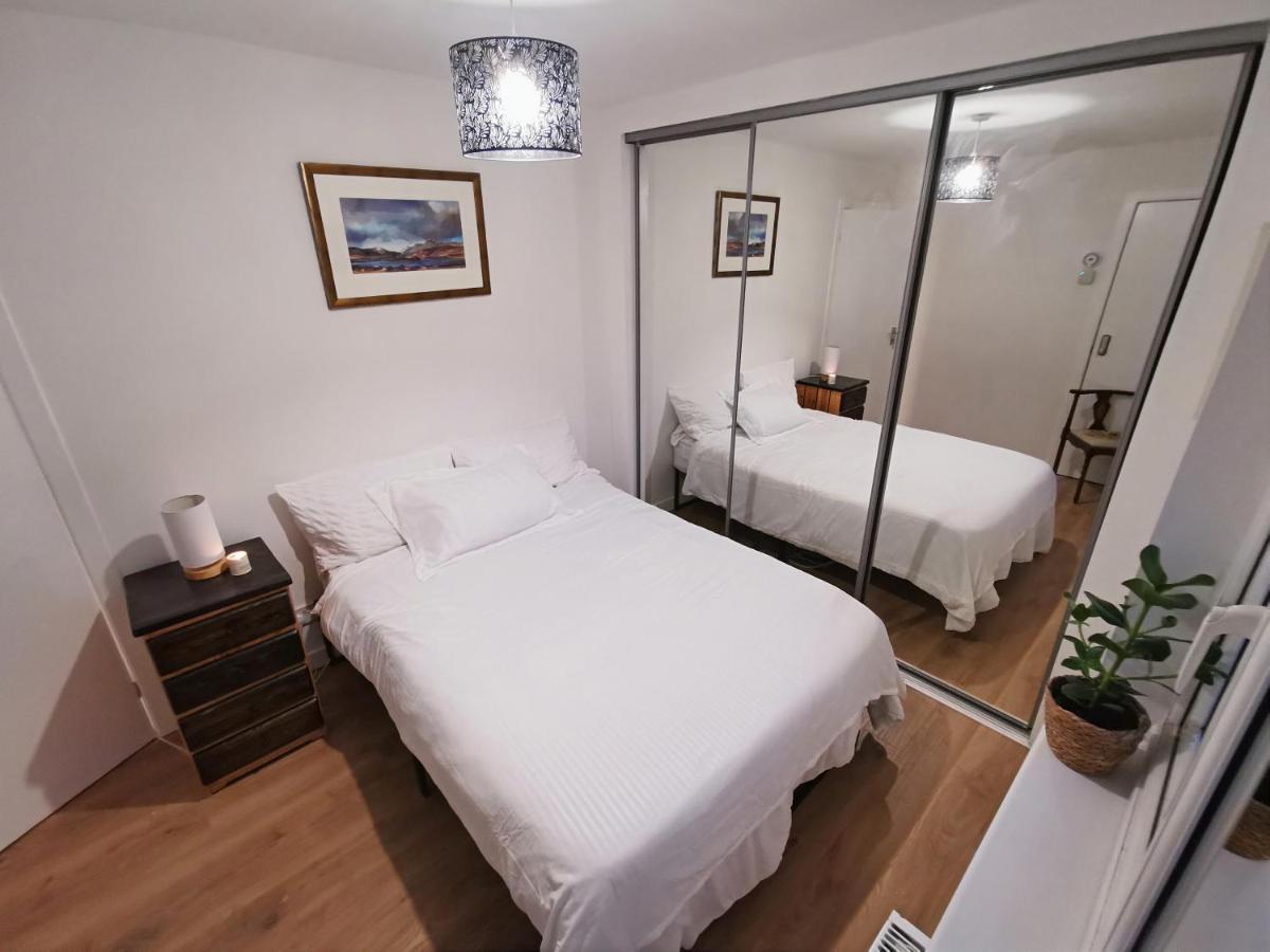 Peaceful House: Location With Free Parking Apartment Glasgow