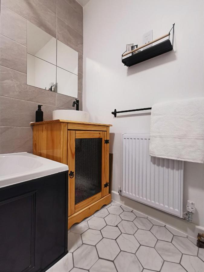 Peaceful House: Location With Free Parking Apartment *