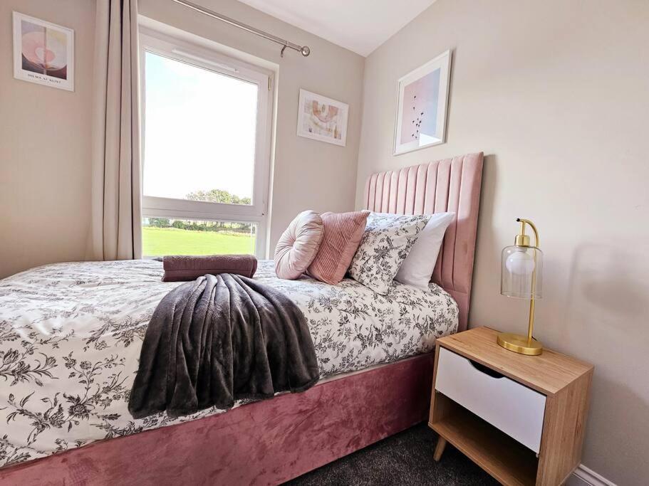 Holiday home Modern 5 Bedroom Townhouse With Free Parking Glasgow