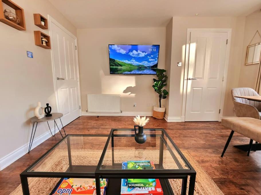 Modern 5 Bedroom Townhouse With Free Parking Holiday home