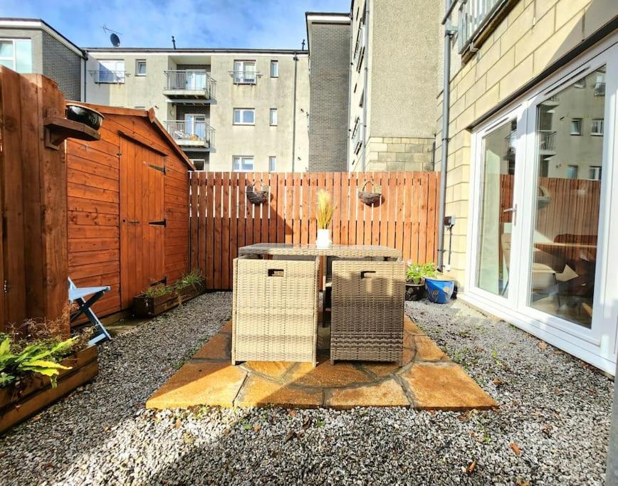 Holiday home Modern 5 Bedroom Townhouse With Free Parking Glasgow