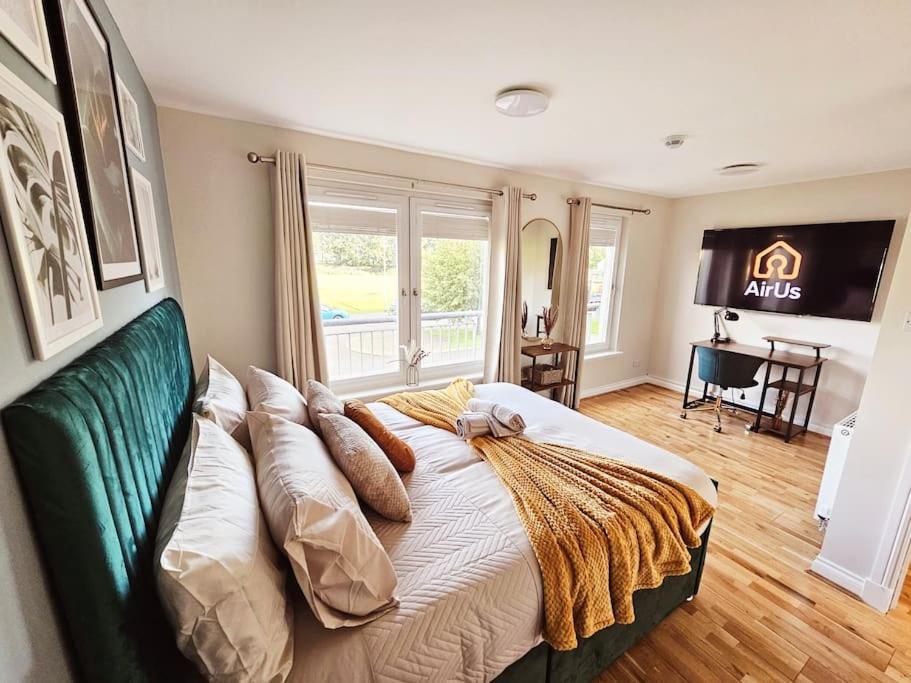 Holiday home Modern 5 Bedroom Townhouse With Free Parking