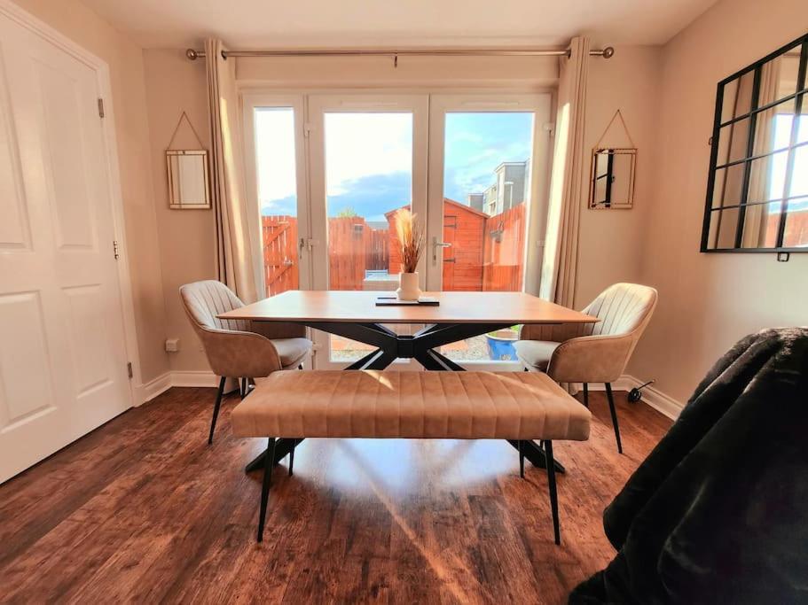 Holiday home Modern 5 Bedroom Townhouse With Free Parking