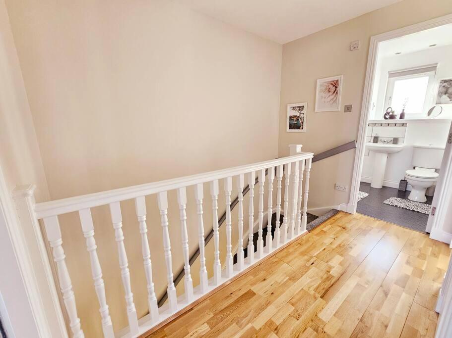 Holiday home Modern 5 Bedroom Townhouse With Free Parking