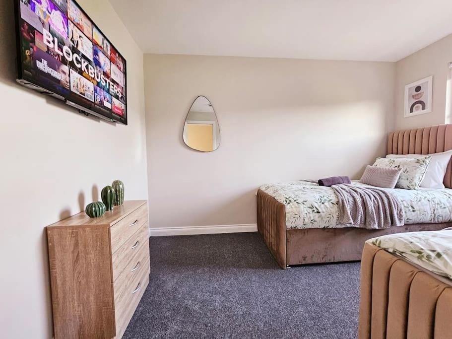 Holiday home Modern 5 Bedroom Townhouse With Free Parking Glasgow
