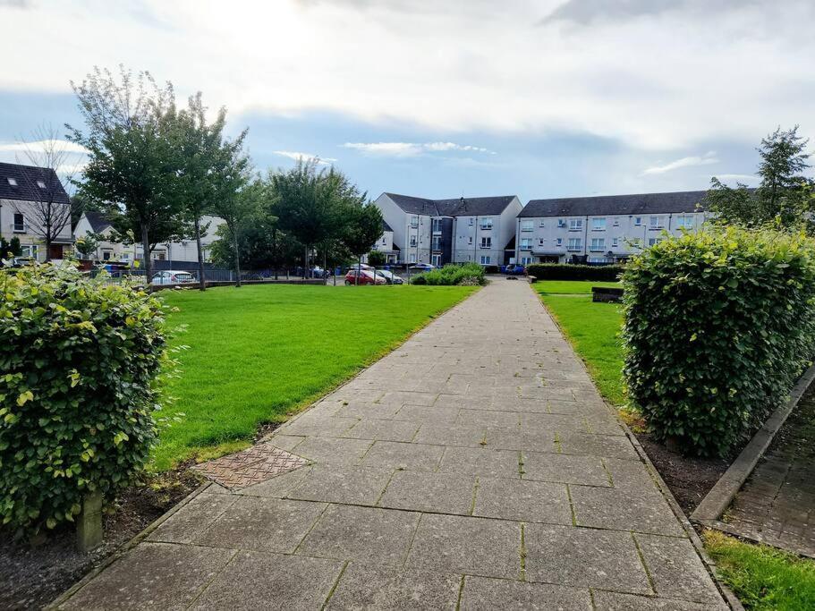 Modern 5 Bedroom Townhouse With Free Parking Holiday home
