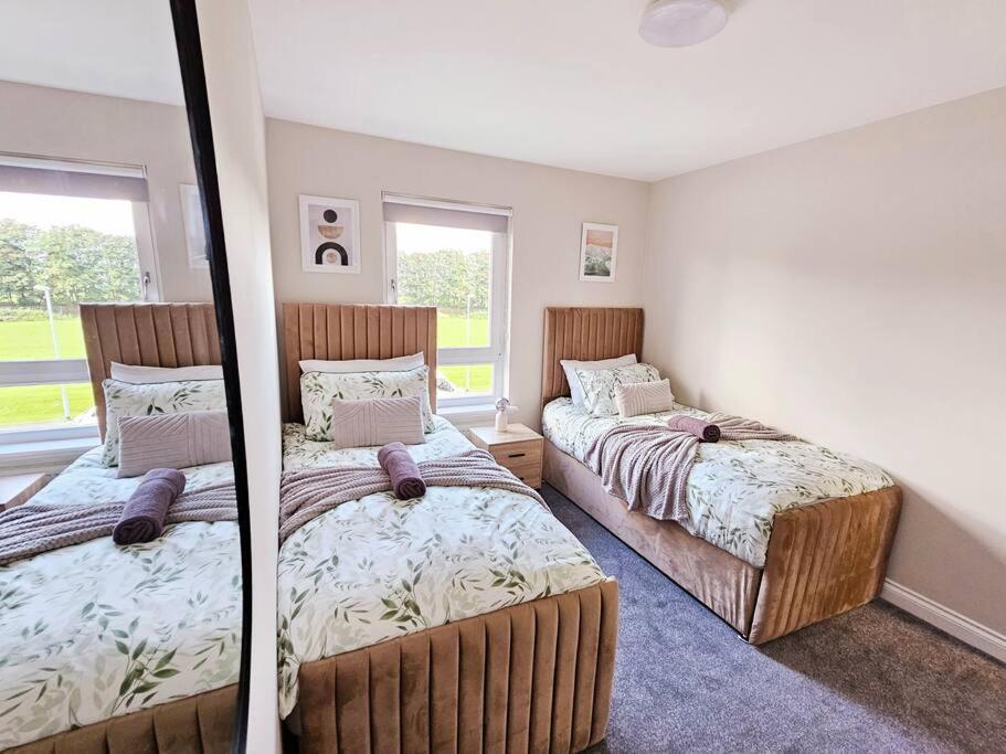 Holiday home Modern 5 Bedroom Townhouse With Free Parking