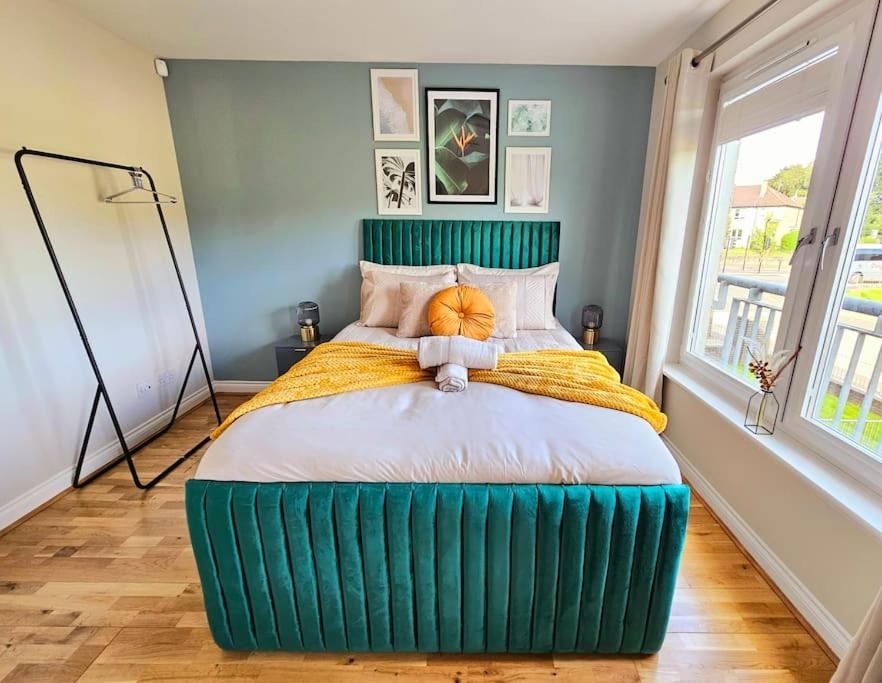 Holiday home Modern 5 Bedroom Townhouse With Free Parking Glasgow