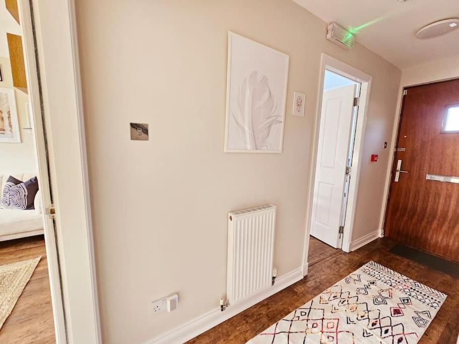 Modern 5 Bedroom Townhouse With Free Parking Holiday home Glasgow