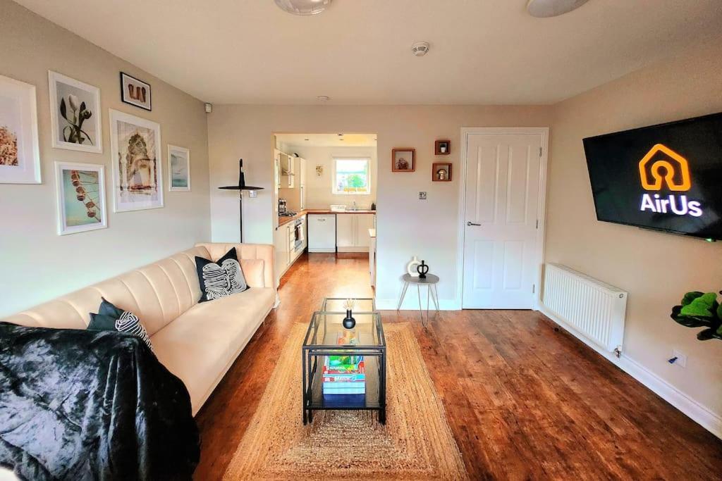 Modern 5 Bedroom Townhouse With Free Parking Holiday home Glasgow