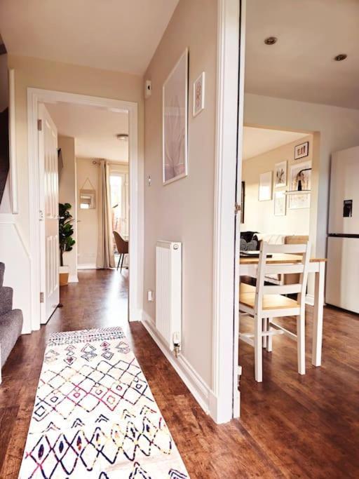 Holiday home Modern 5 Bedroom Townhouse With Free Parking Glasgow
