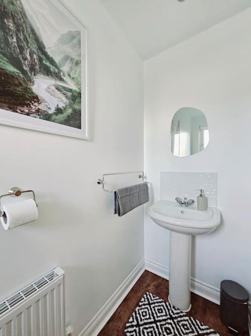 Holiday home Modern 5 Bedroom Townhouse With Free Parking