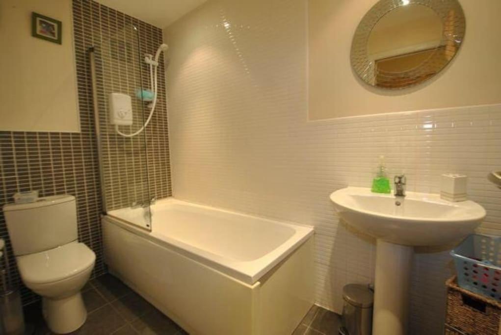 Apartment Executive 2 Bed 2 Bath - Free Parking Glasgow