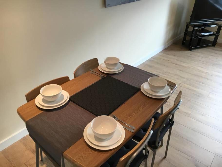 Executive 2 Bed 2 Bath - Free Parking Apartment