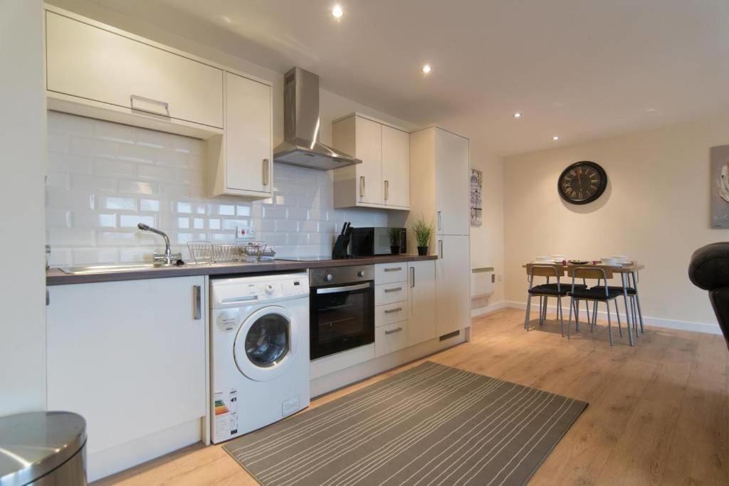 Executive 2 Bed 2 Bath - Free Parking * Glasgow