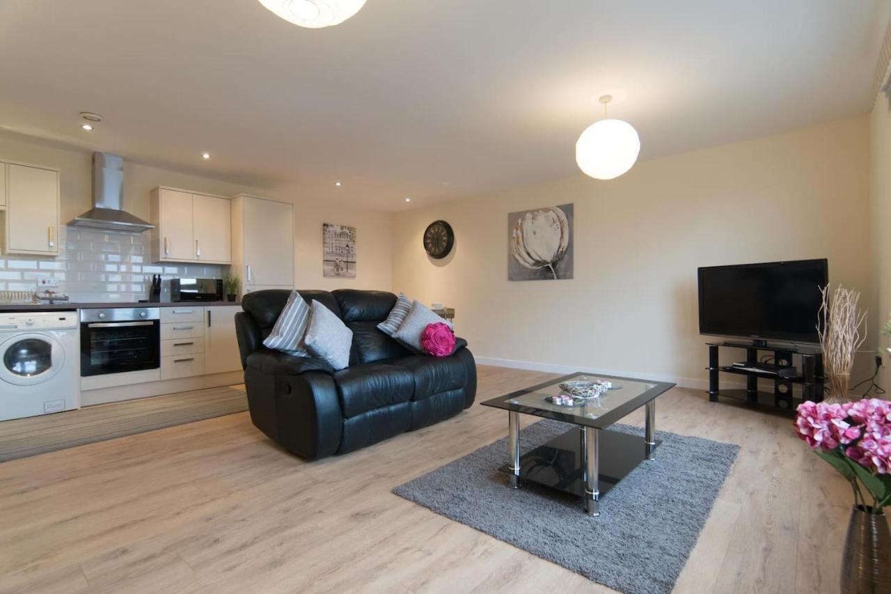 Executive 2 Bed 2 Bath - Free Parking Apartment Glasgow
