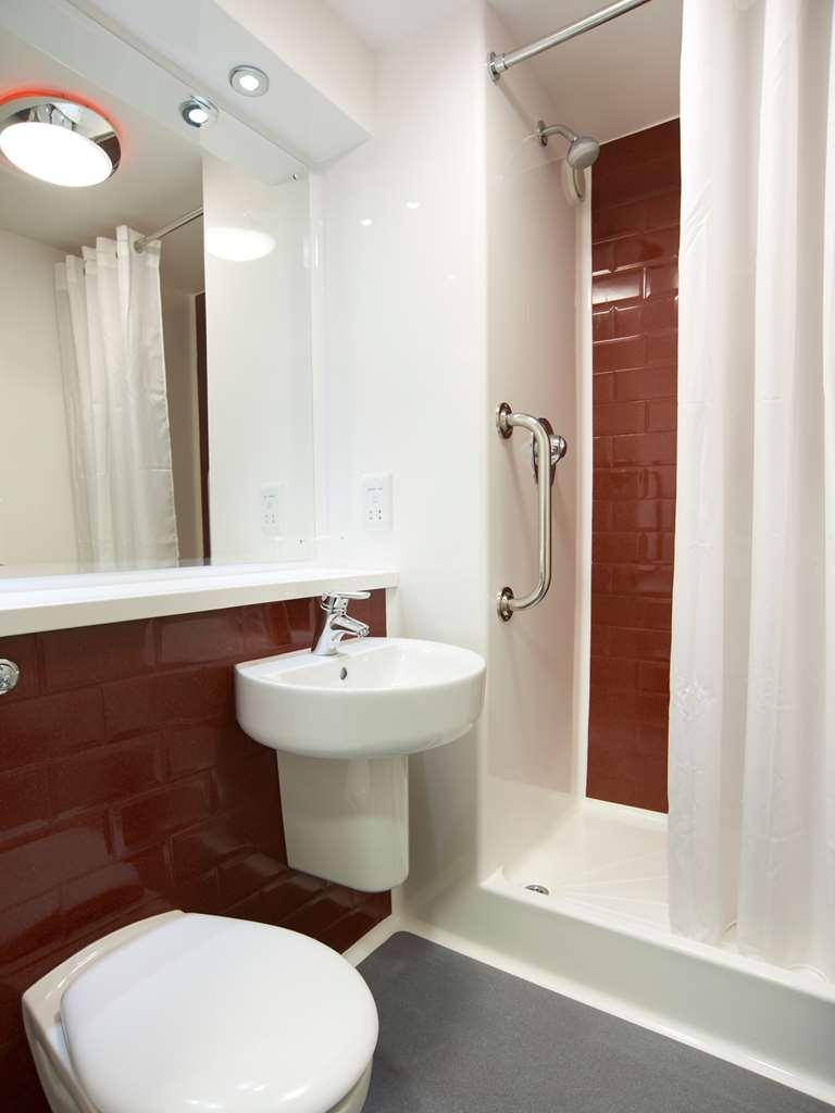 Travelodge Braehead Hotel 3*