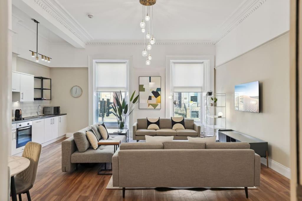 Grand 1 Bed Blythswood Apartment *