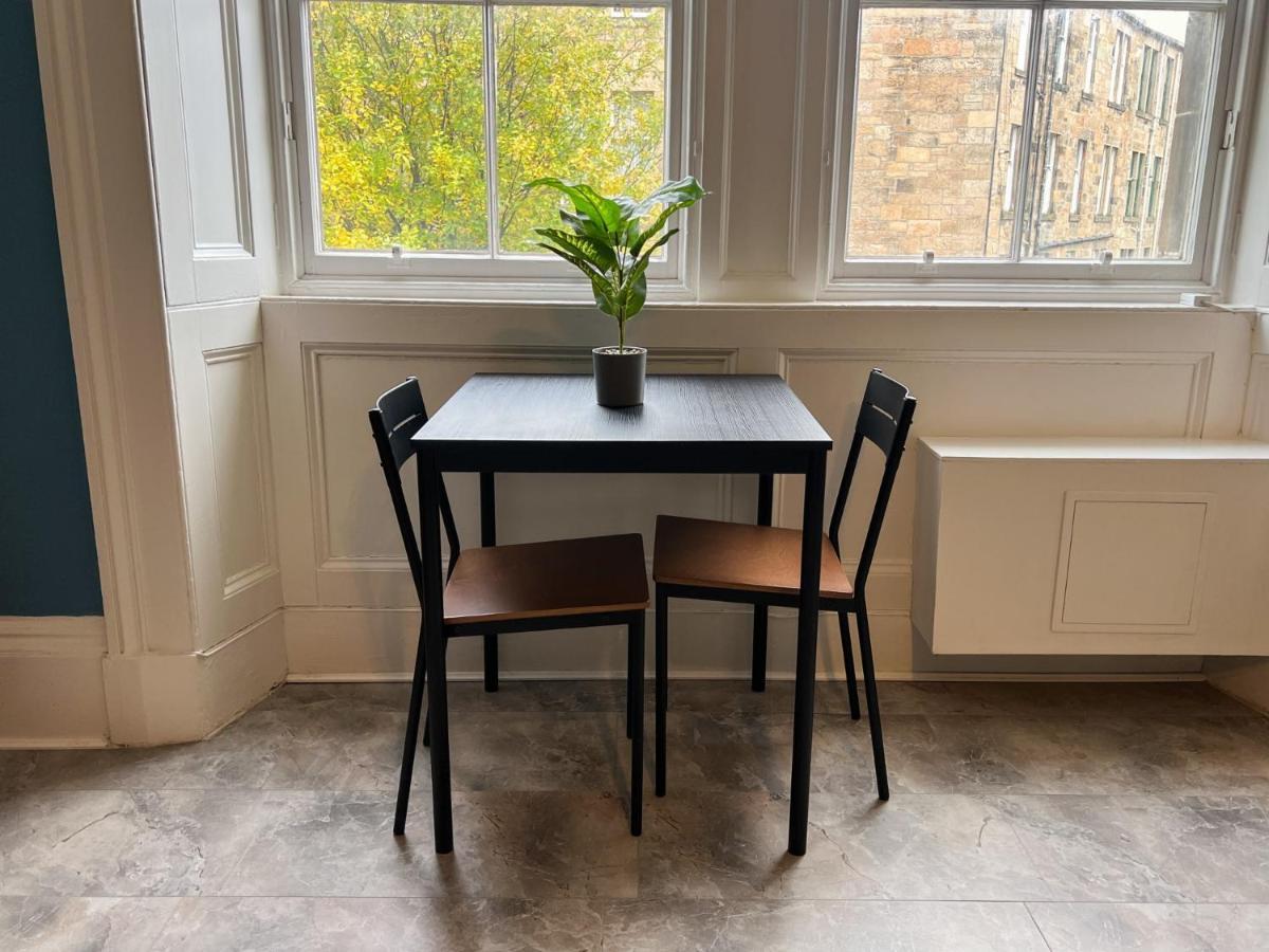 Cozy Of Glasgows West End Apartment