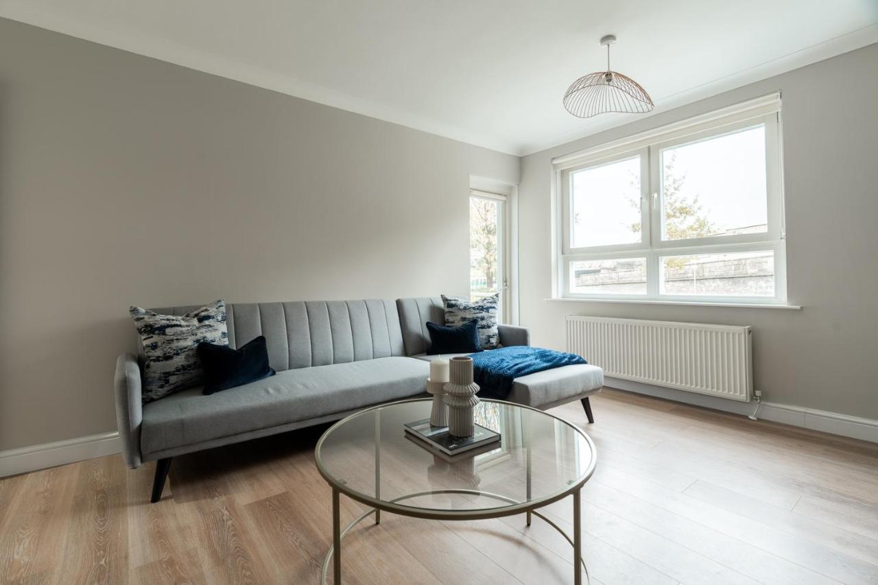 Shaw Apartment *