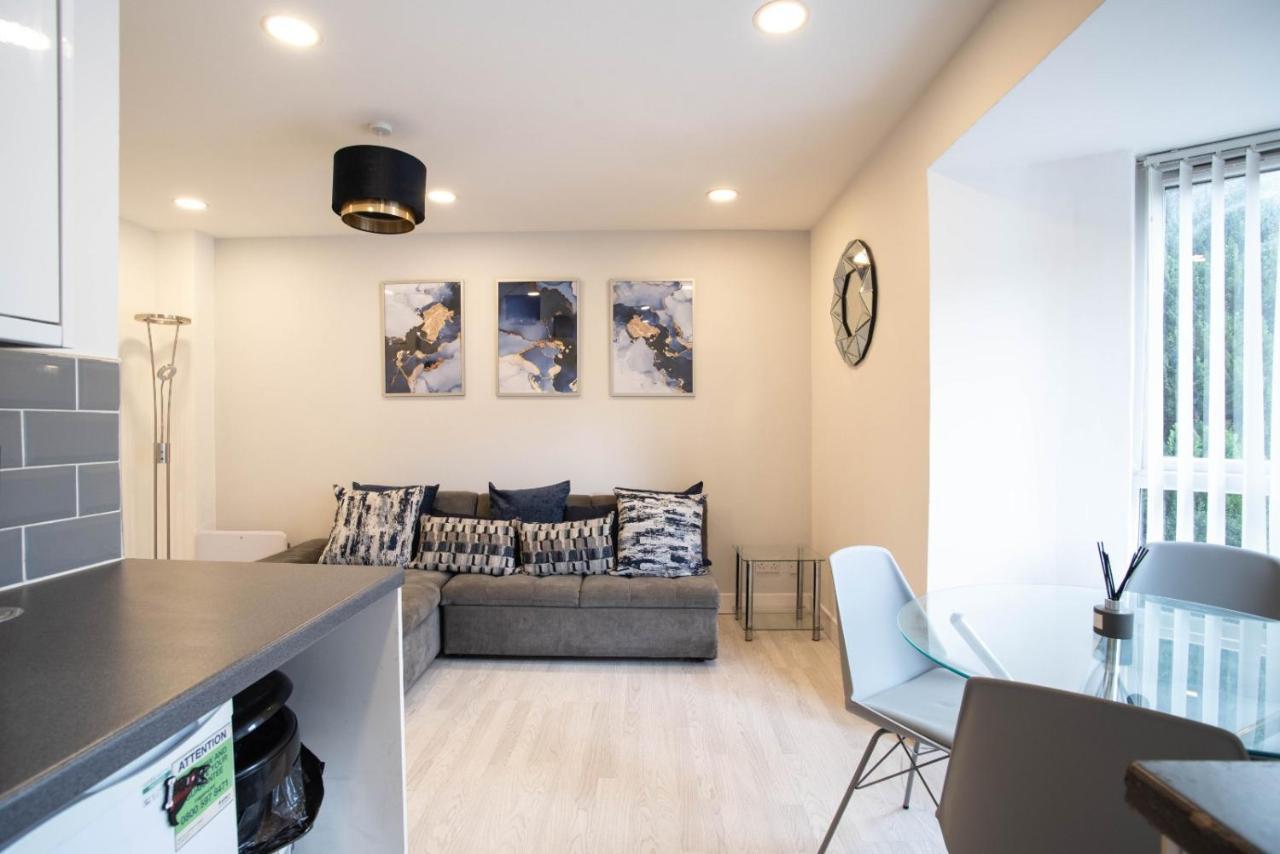 Apartment City, West End, Private Parking