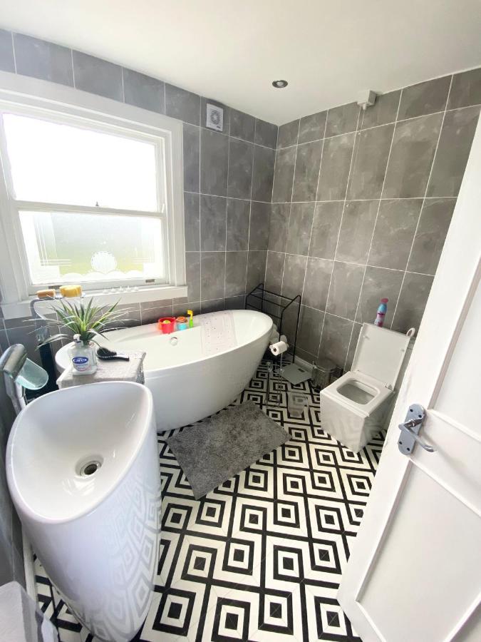 Large Country Mansion In Newton Mearns Holiday home *