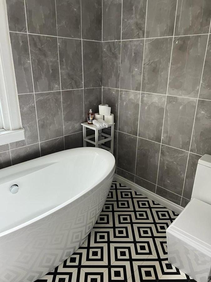 Large Country Mansion In Newton Mearns Holiday home Glasgow