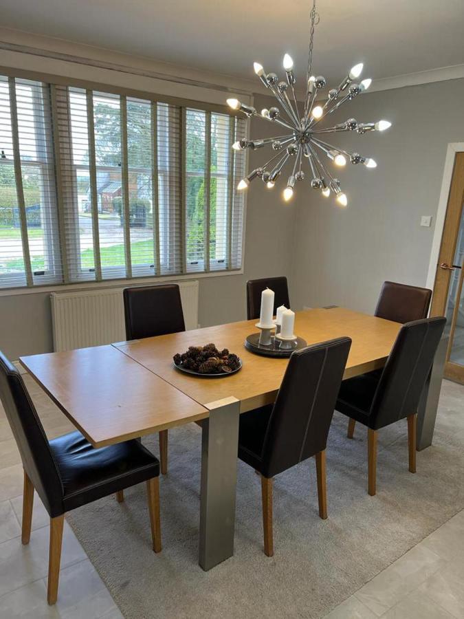 Large Country Mansion In Newton Mearns Holiday home *