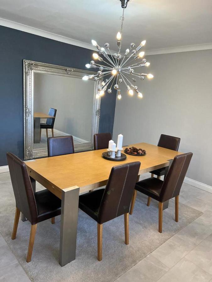 Large Country Mansion In Newton Mearns Holiday home