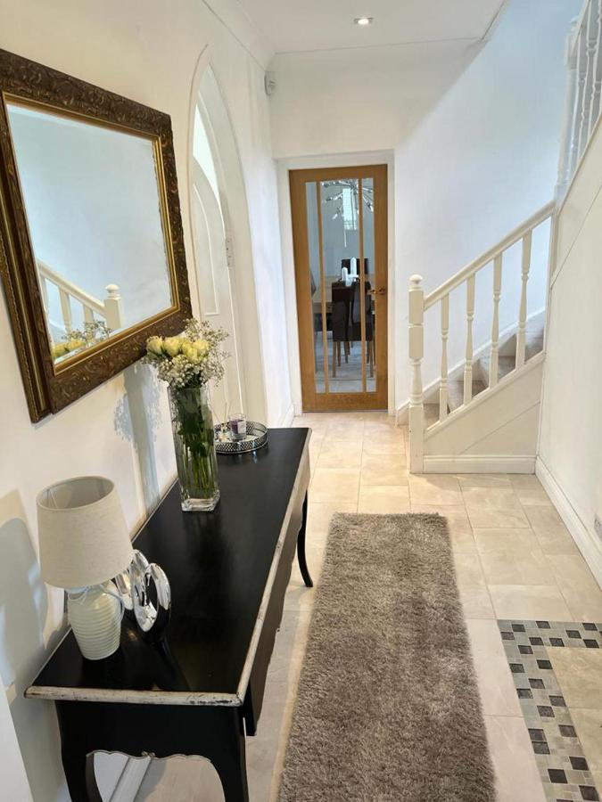 Large Country Mansion In Newton Mearns Holiday home Glasgow