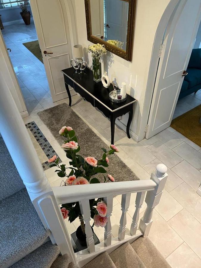 Large Country Mansion In Newton Mearns *