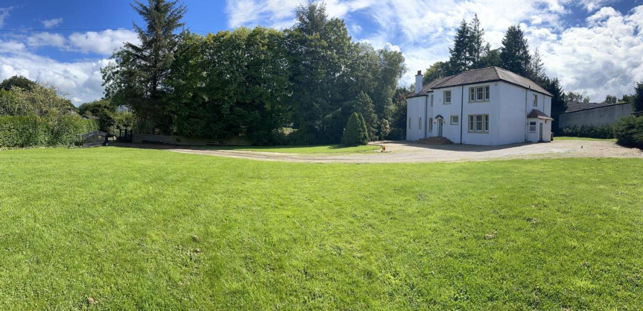 Large Country Mansion In Newton Mearns Holiday home