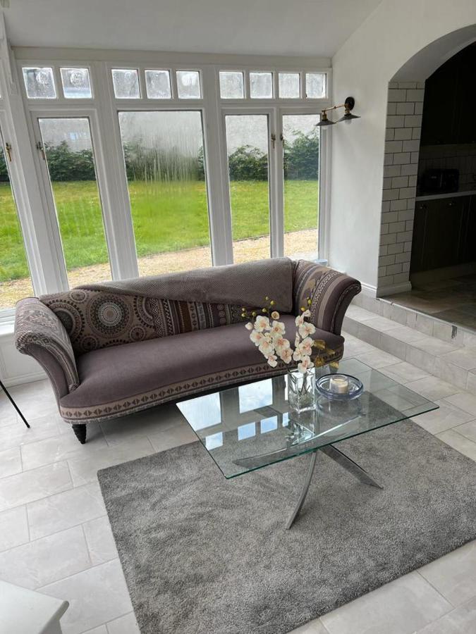 Large Country Mansion In Newton Mearns Holiday home *