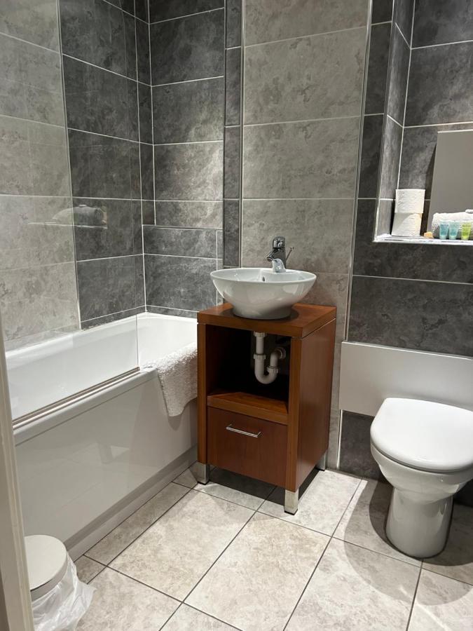 Riverview Apartment *