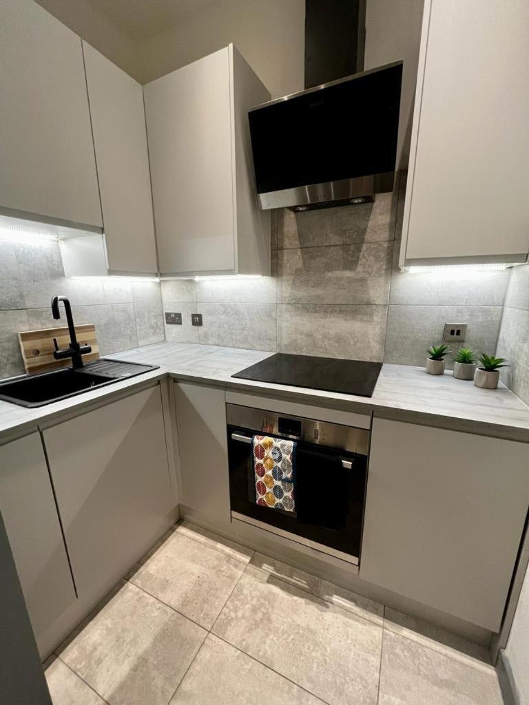 1 Bed In West End Apartment Glasgow