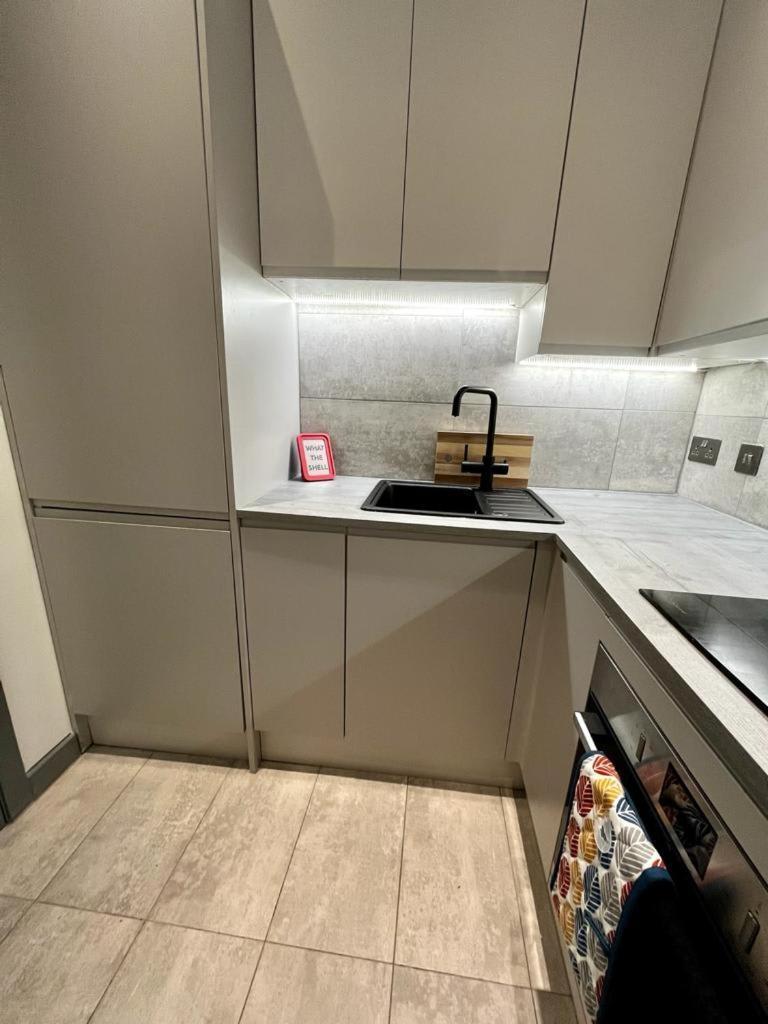 1 Bed In West End * Glasgow