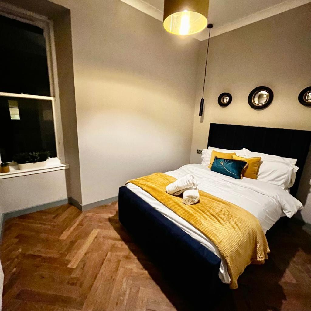 1 Bed In West End * Glasgow