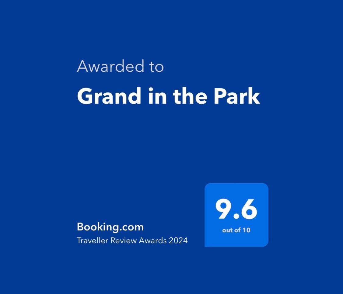 Grand In The Park Apartment