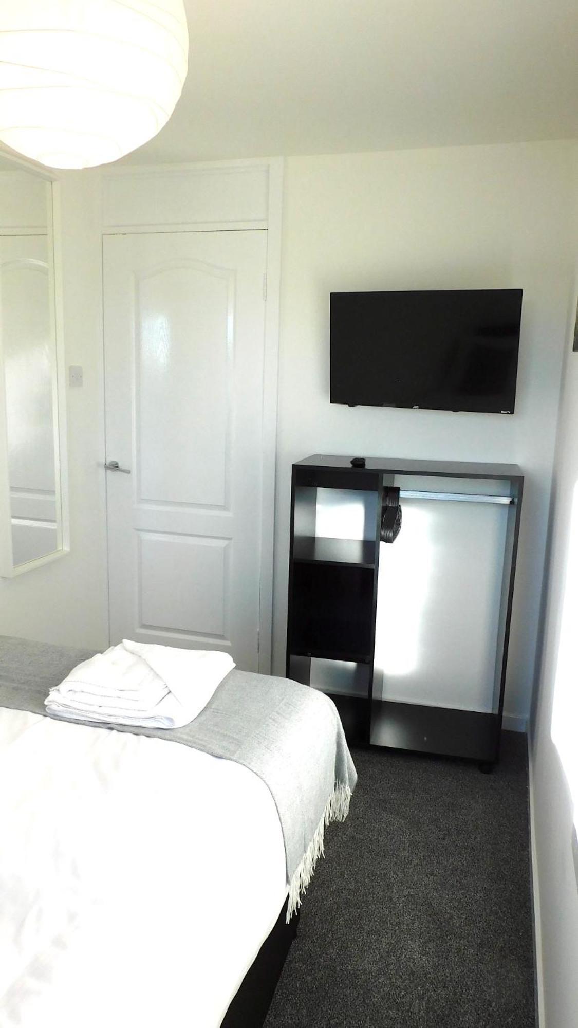 New & Delightful 3 Bed House In East Kilbride