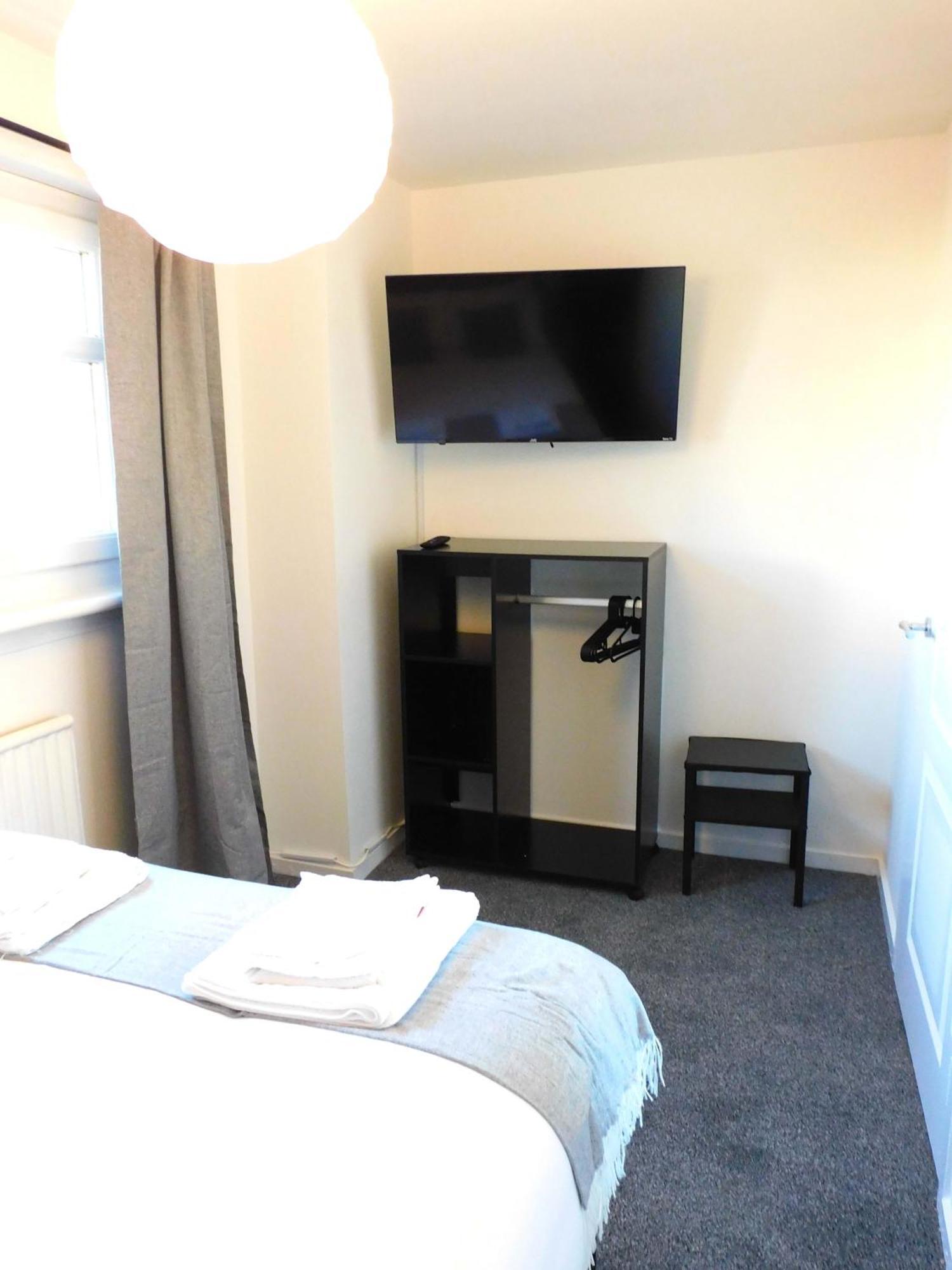 New & Delightful 3 Bed House In East Kilbride *
