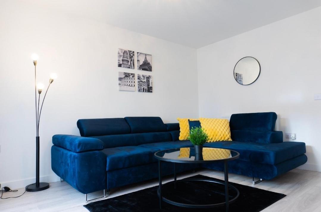 Stylish House With Private Parking Holiday home *