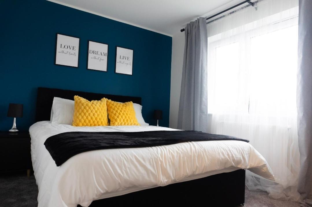 Stylish House With Private Parking Glasgow