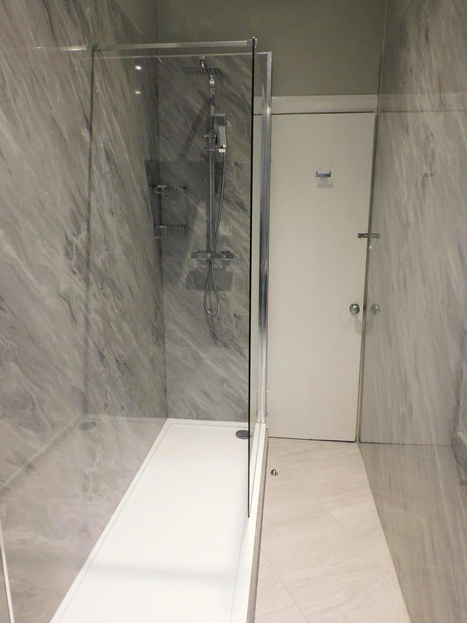 Beautiful & Spacious 2 Bed In West End Apartment *