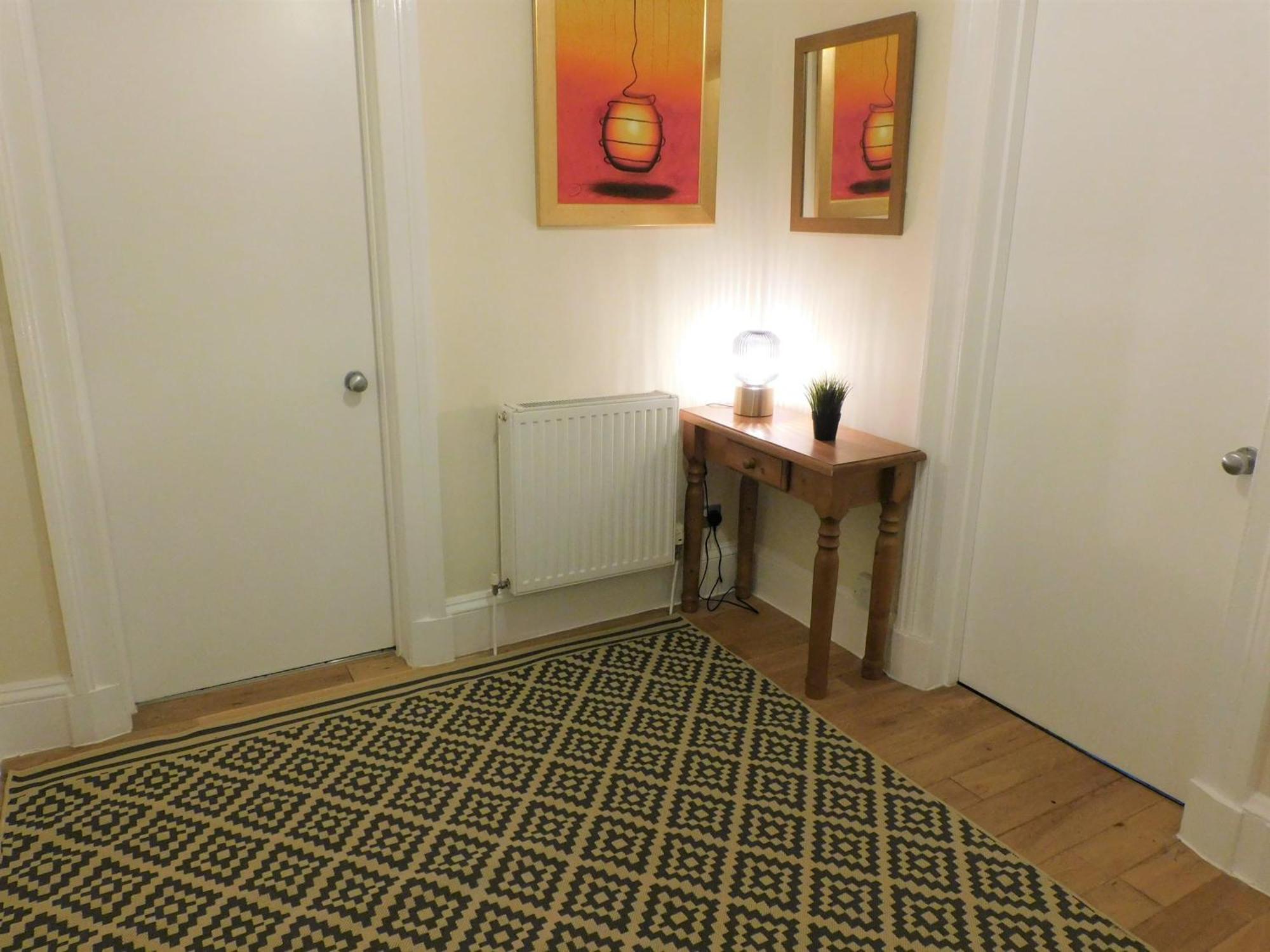 Beautiful & Spacious 2 Bed In West End Apartment *
