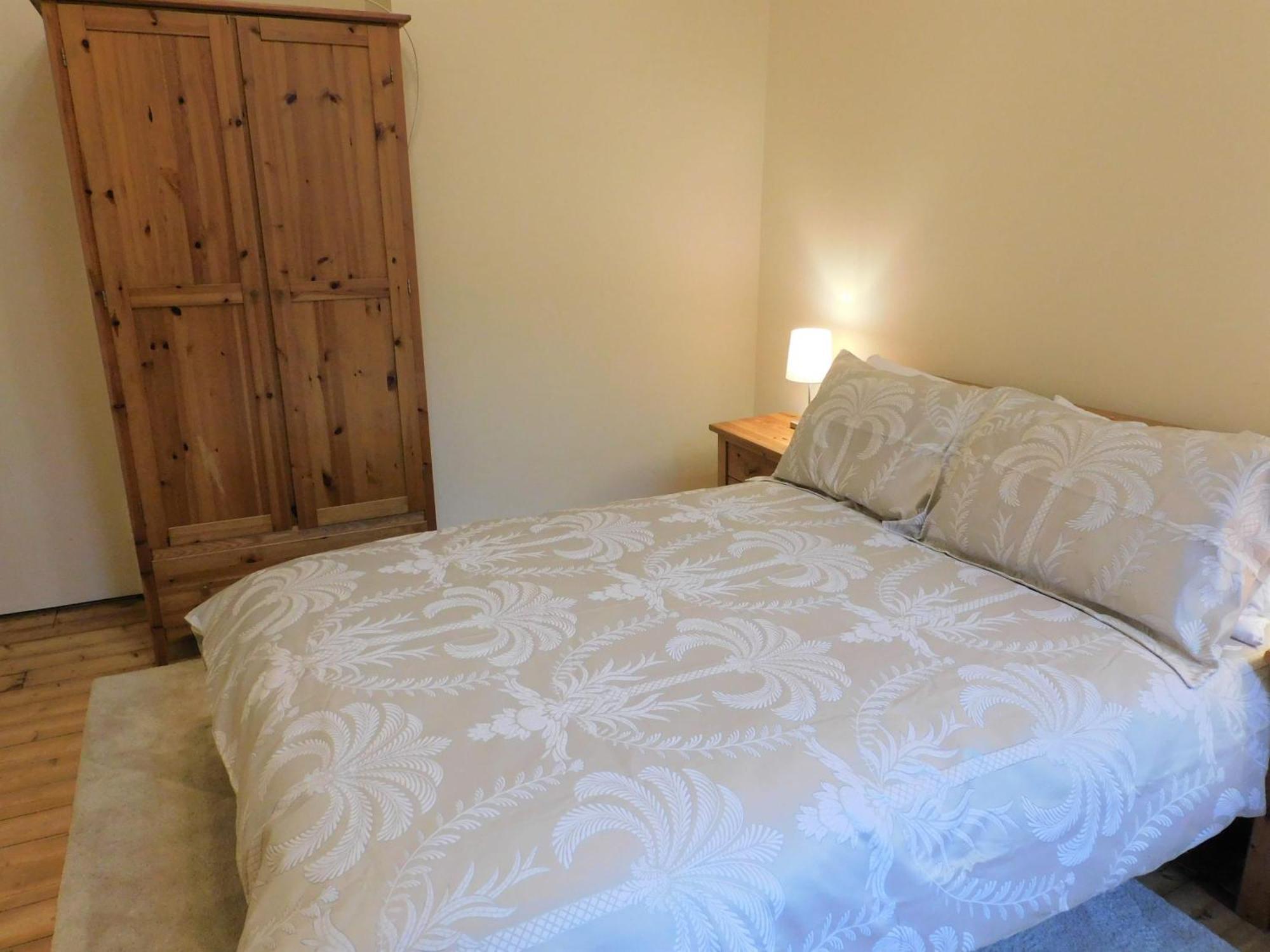 Apartment Beautiful & Spacious 2 Bed In West End