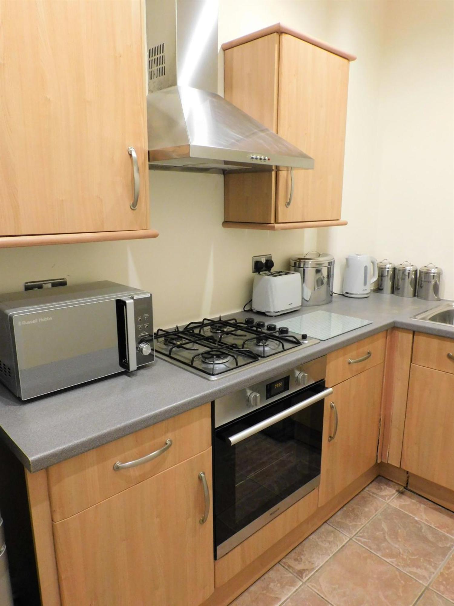 Apartment Beautiful & Spacious 2 Bed In West End *