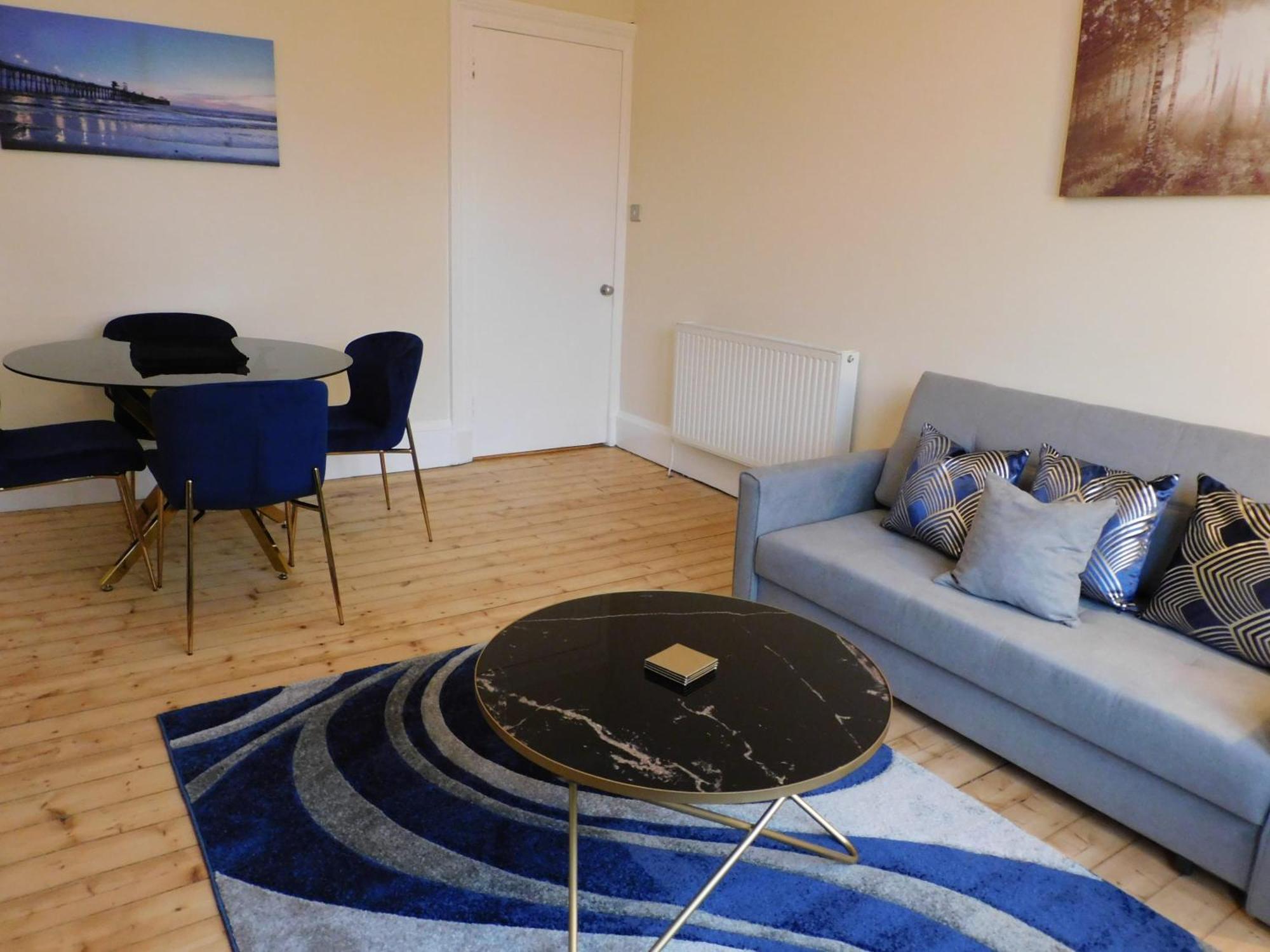 Beautiful & Spacious 2 Bed In West End Apartment *