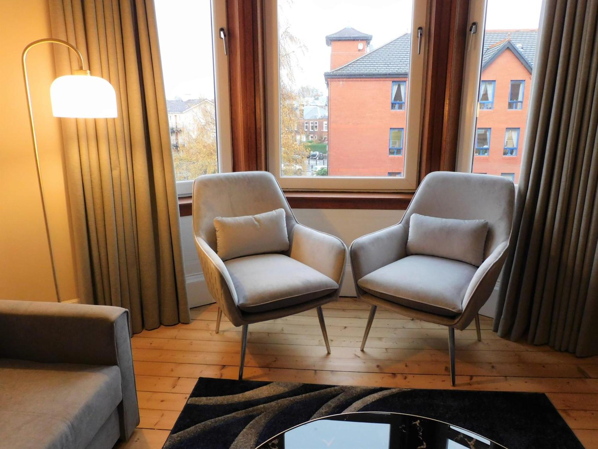 Beautiful & Spacious 2 Bed In West End